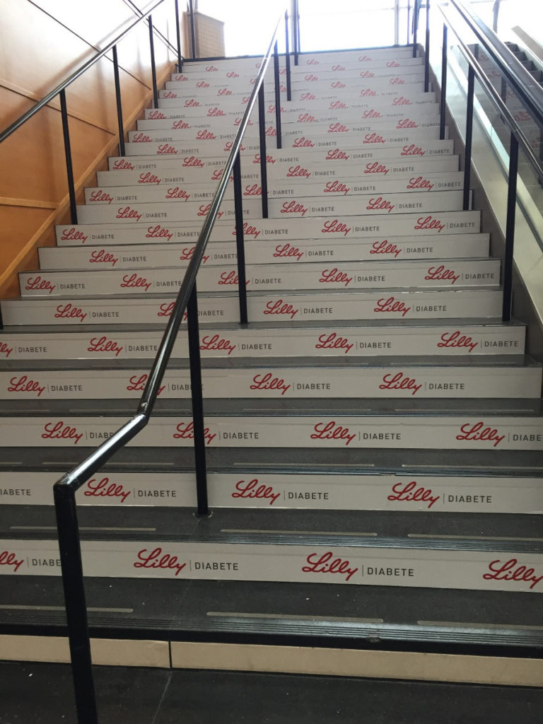 Escalier logo Lilly
